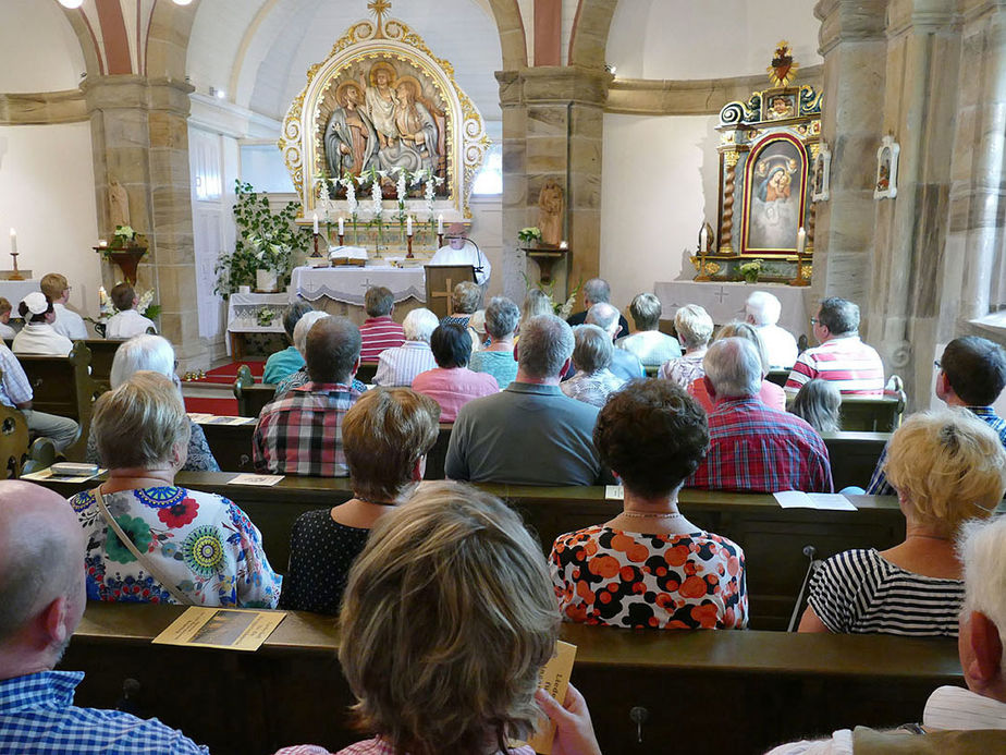 Nachfeier des Mährisch-Neustädter Wachsstockfestes an der Weingartenkapelle (Foto: Karl-Franz Thiede)